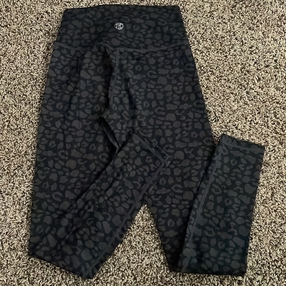 TYC Effortless Classic Leggings - Black Leopard - Picture 4 of 5